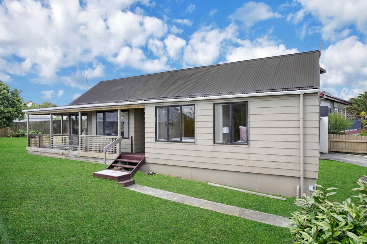 18 Greenstone Place, Clover Park, Auckland - Carousel 2