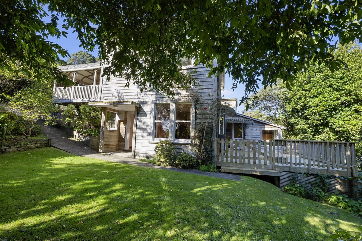 44 Carrington Street, Lower Vogeltown, New Plymouth - Carousel 1