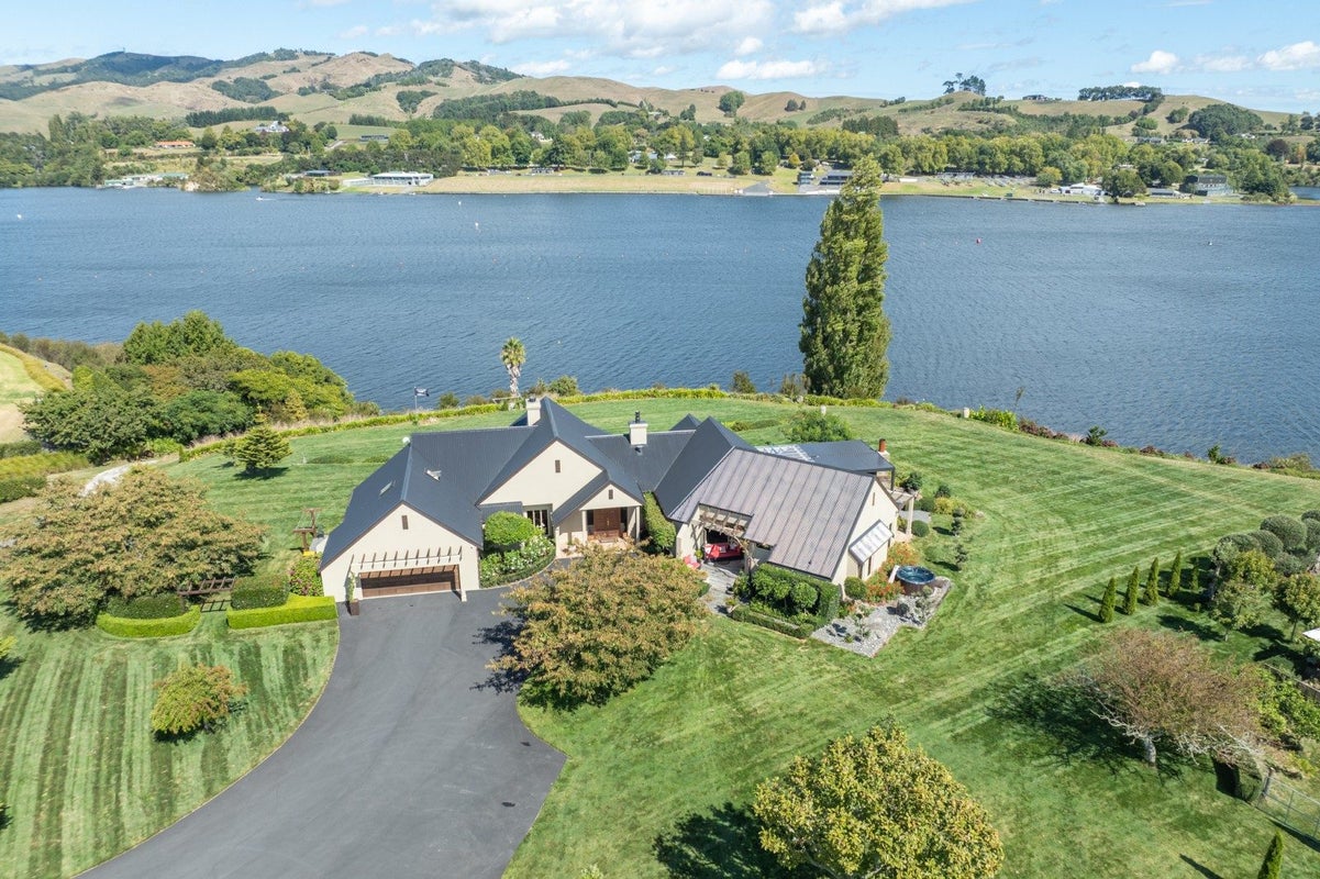 2/193 Gorton Road, Karapiro, Cambridge - Carousel 1