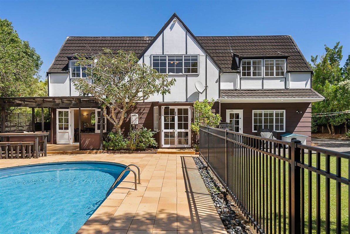 2 Fitzpatrick Place, Chatswood, Auckland - Carousel 2