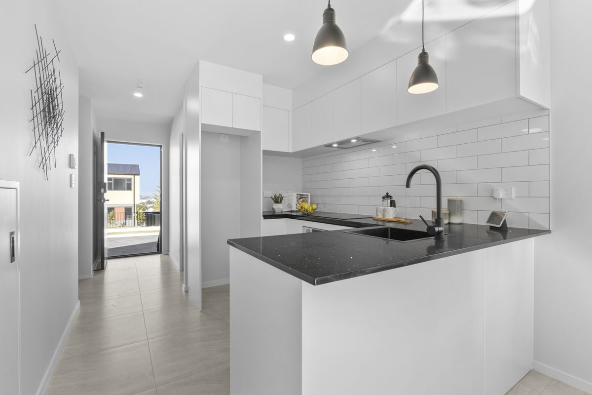 1/61 Saralee Drive, Manurewa, Auckland - Carousel 2