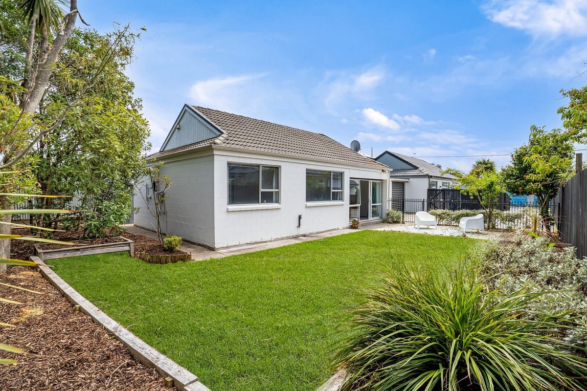 2/41 BOWHILL ROAD, New Brighton, Christchurch - Carousel 1