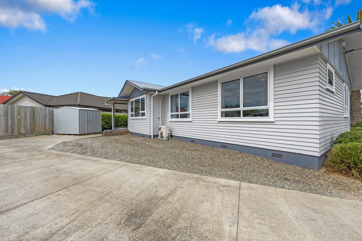 11A Fox Place, Cloverlea, Palmerston North - Carousel 1