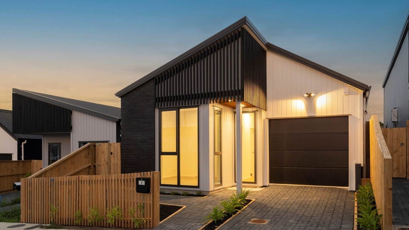 9 Puhikawa Street, Massey, Auckland - Carousel 1