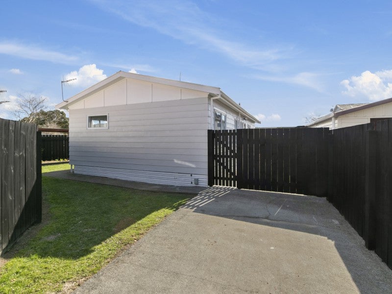 15B Trevethick Grove, Woburn, Lower Hutt - Carousel 14