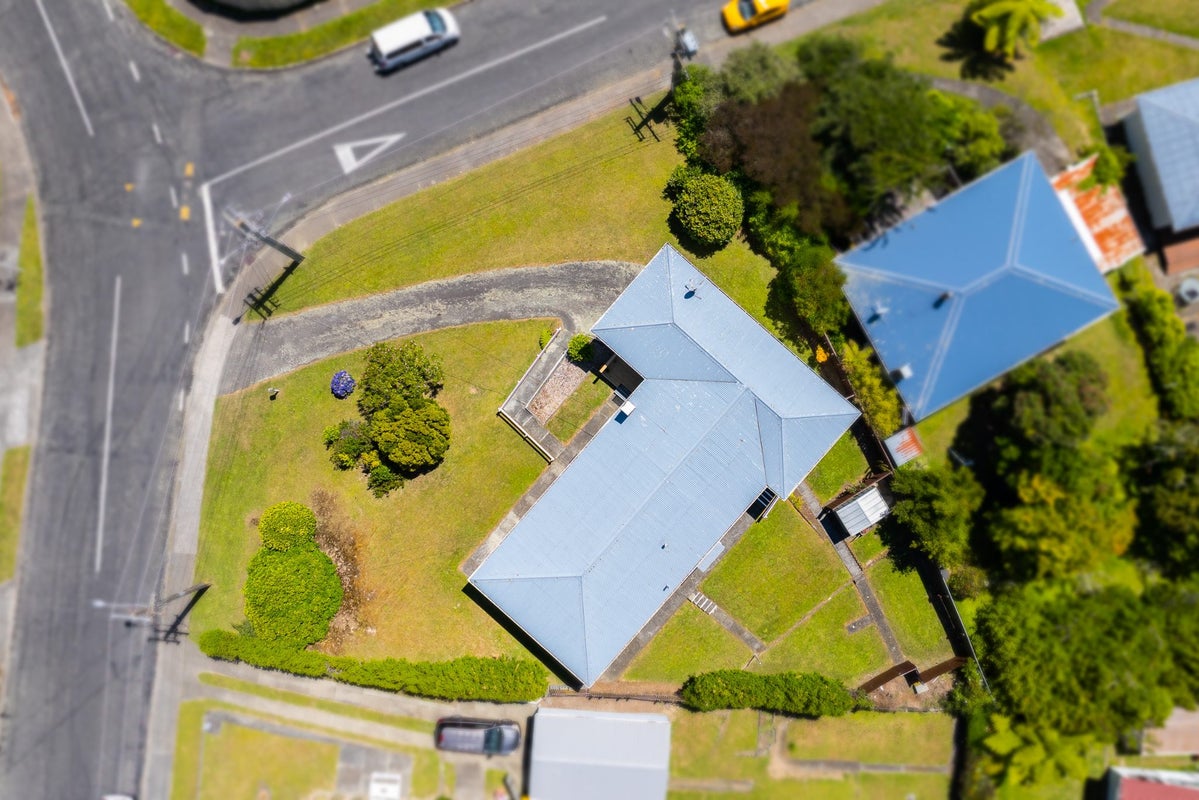 28 Franklyn Road, Tawa, Wellington - Carousel 20
