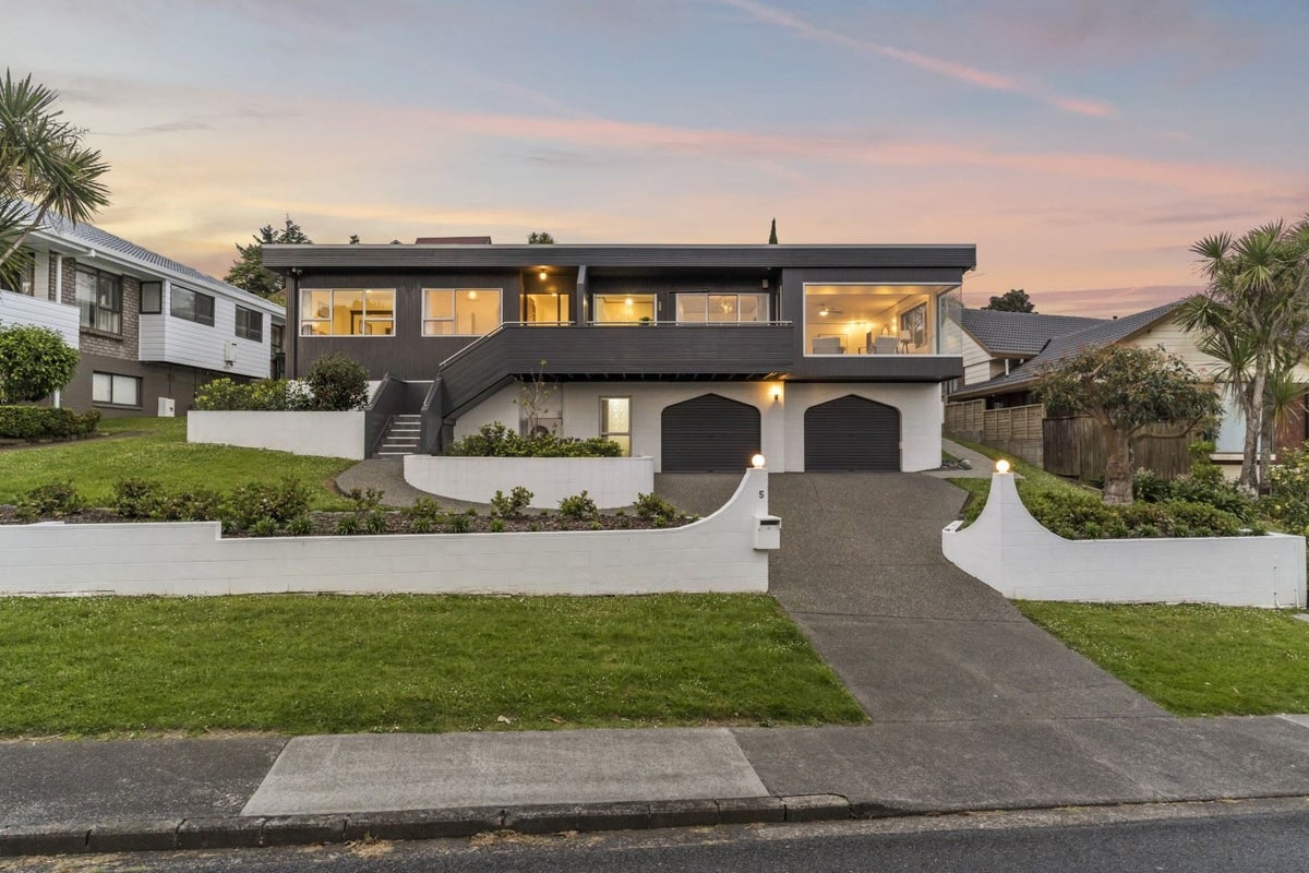 5 Puawai Place, Northcote, Auckland - Carousel 1