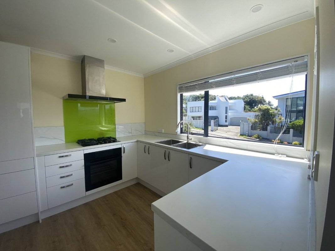 6 Bury Grove, Strathmore Park, Wellington - Carousel 2