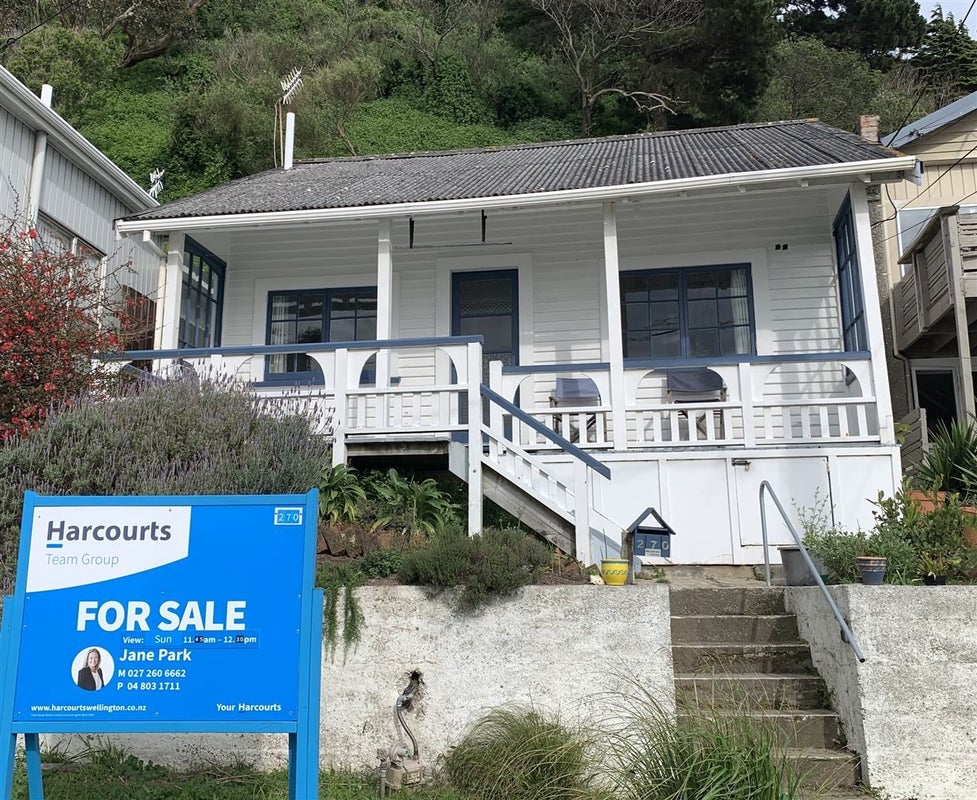 270 Queens Drive, Lyall Bay, Wellington - Carousel 1