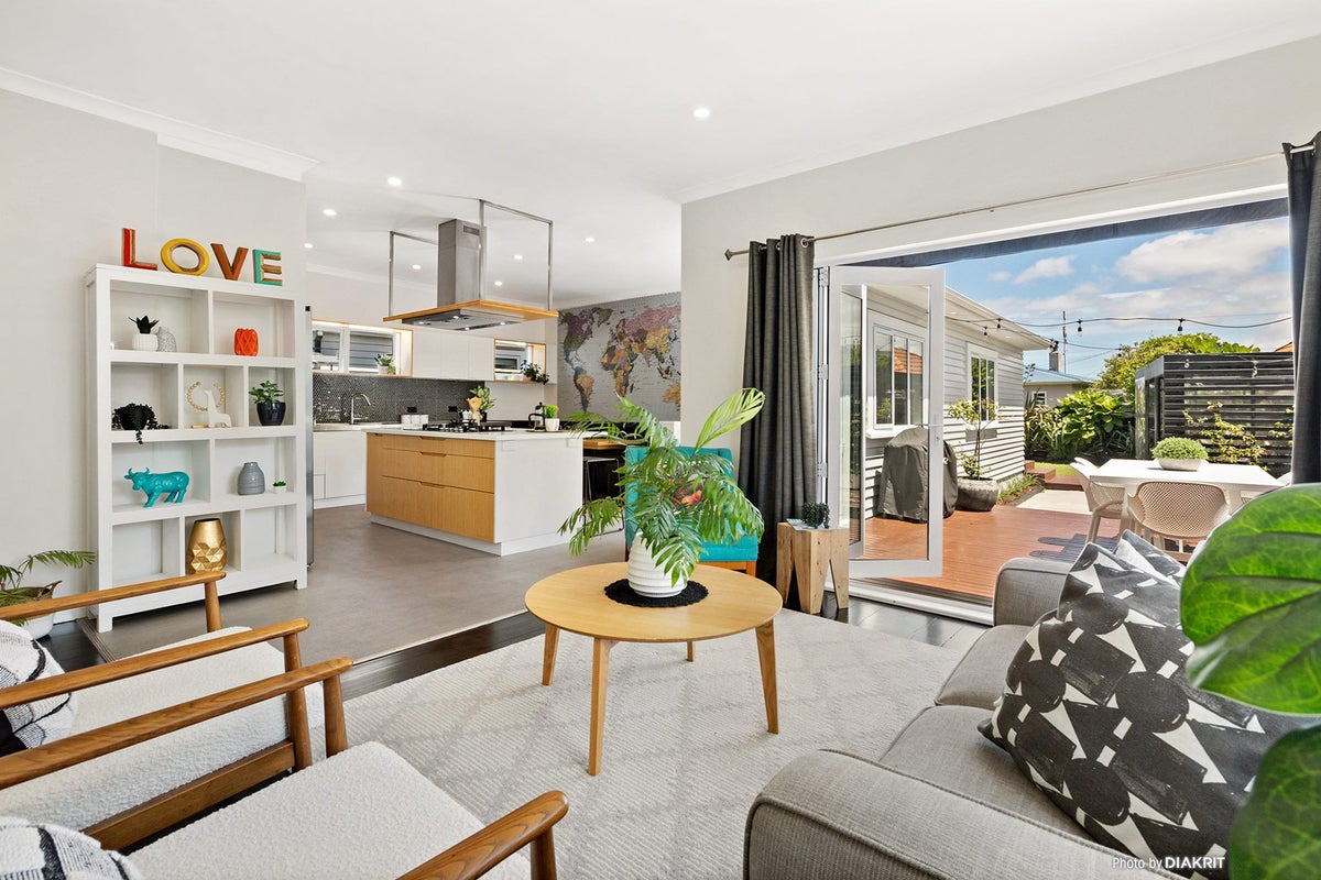 8 Bentinck Avenue, Strathmore Park, Wellington - Carousel 1