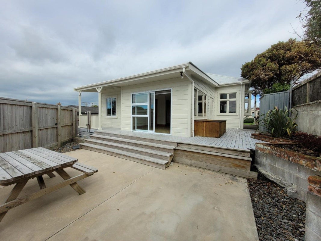 15 Sackville Street, Fitzroy, New Plymouth - Carousel 1