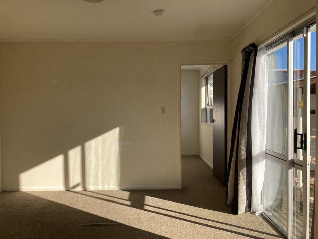 12A Bishop Street, Green Bay, Waitakere City, Auckland - Carousel 2