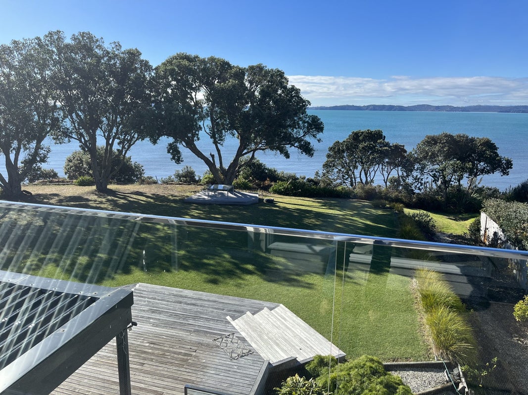 9 Pohutukawa Road, Beachlands, Auckland - Carousel 1