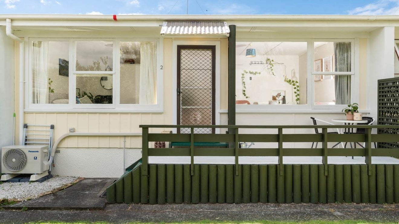 2/38 Stamford Park Road, Mount Roskill, Auckland - Carousel 1