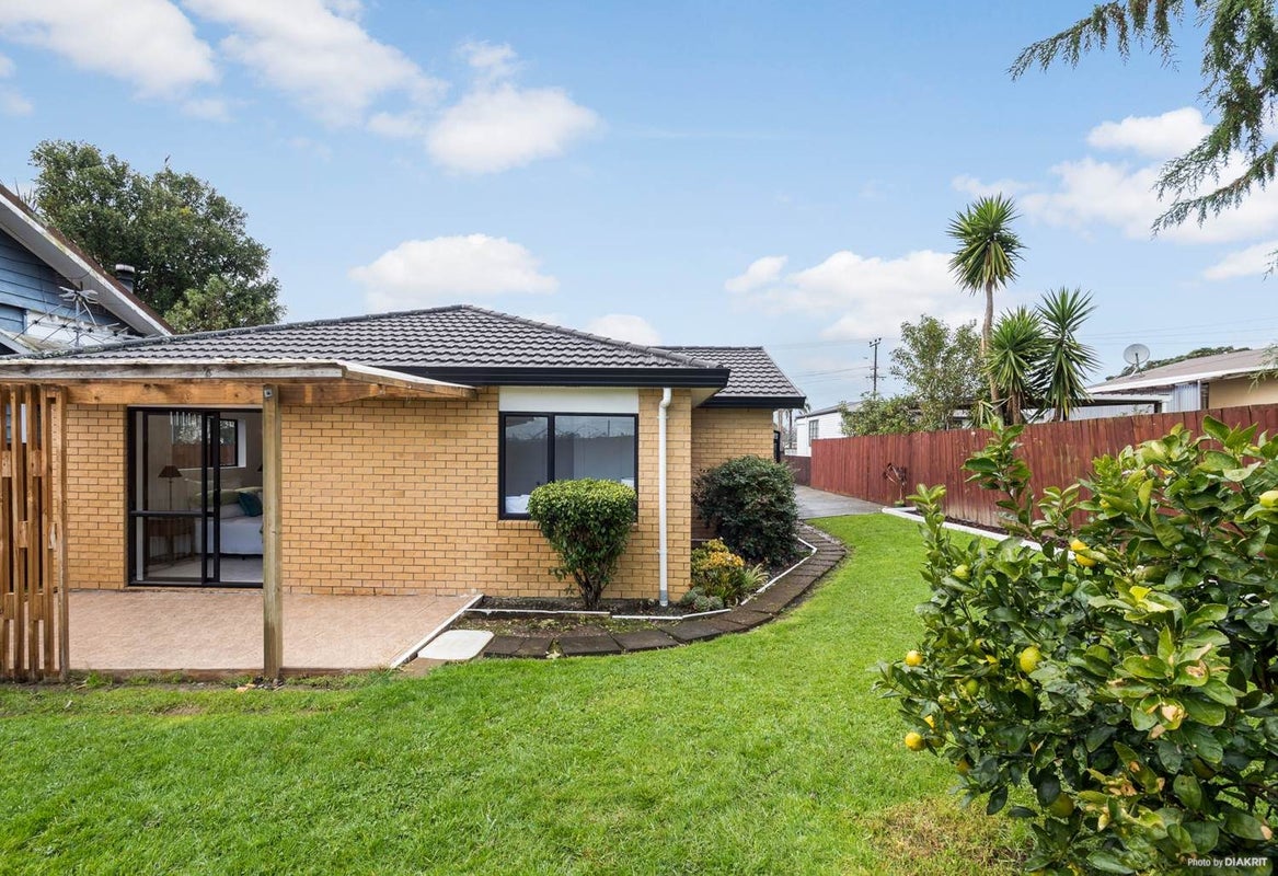 21A Astley Avenue, New Lynn, Auckland - Carousel 2