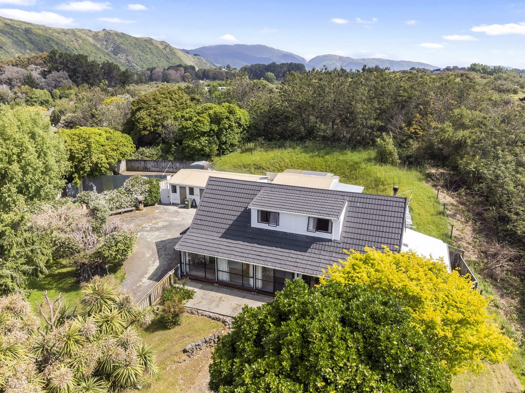 110 Raumati Road, Raumati Beach, Paraparaumu - Carousel 1