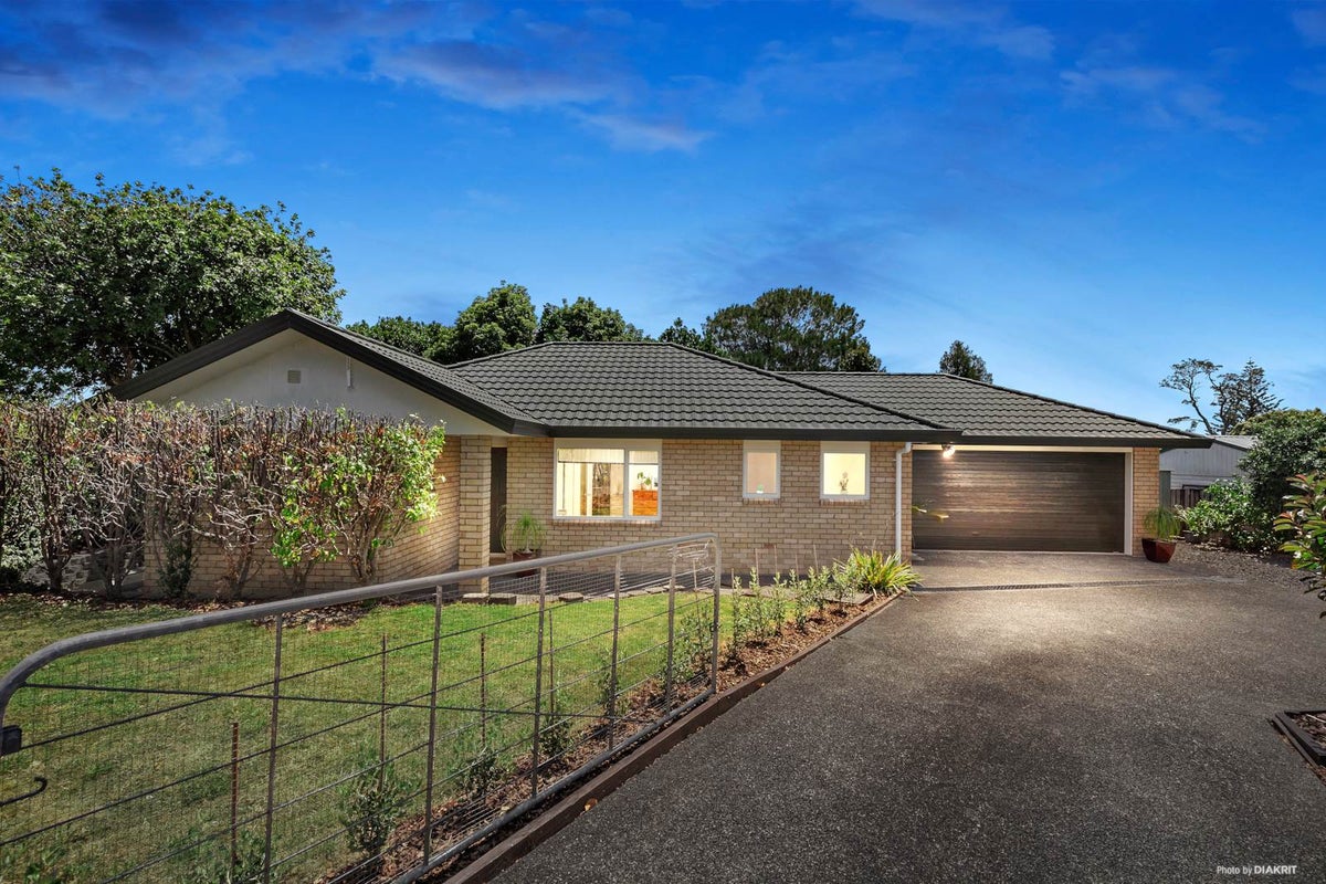 19 Rixon Place, Te Atatu Peninsula, Auckland - Carousel 1