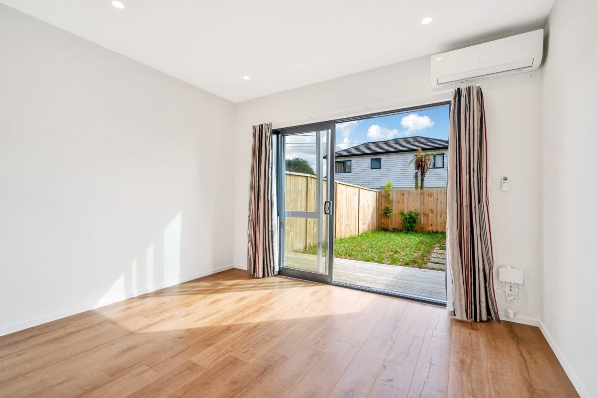 8/54 Swanson Road, Henderson, Auckland - Carousel 1