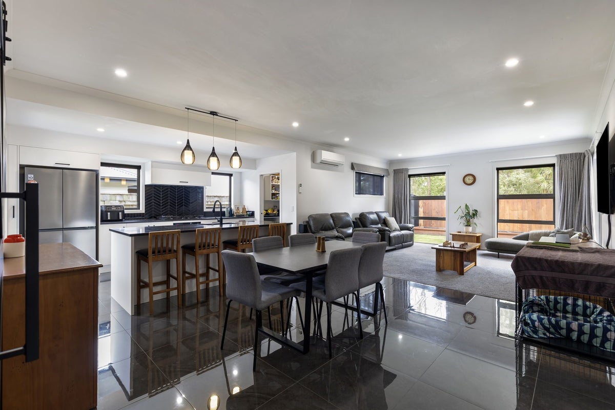 12 Ivy Lane, Kelvin Grove, Palmerston North - Carousel 2