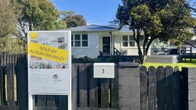 3 Linda Place, Otara, Auckland - Carousel 1