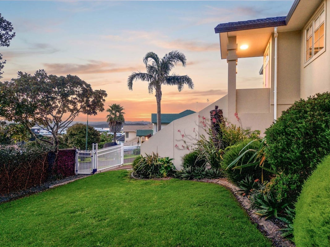 32 Canary Place, Unsworth Heights, Auckland - Carousel 2