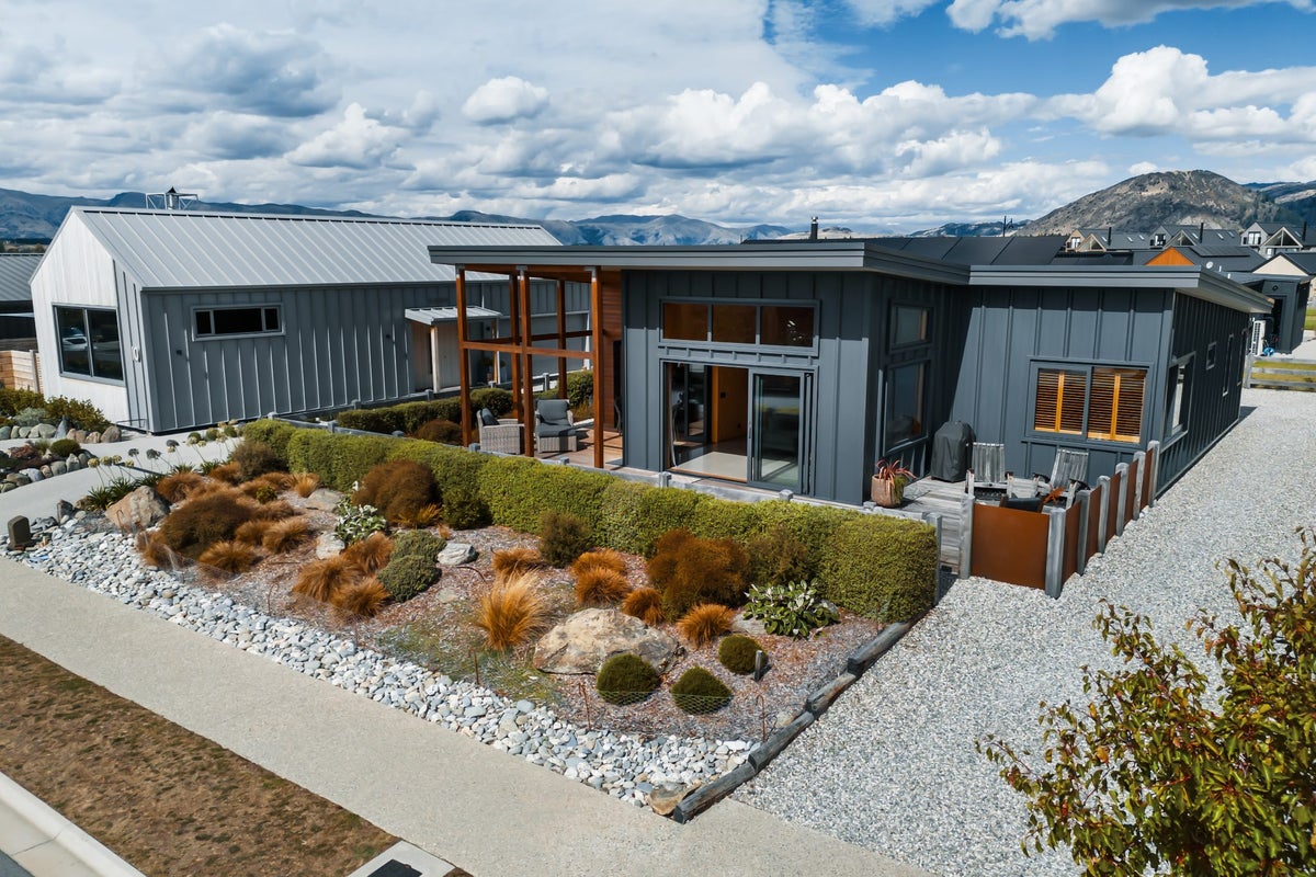 8 Campbell Road, WANAKA - Carousel 1