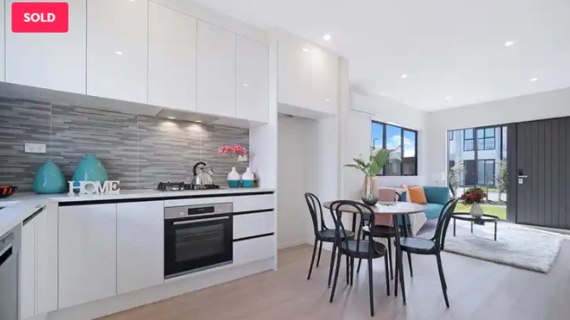 8 Te Kaapia Road, Papakura, Papakura - Carousel 1