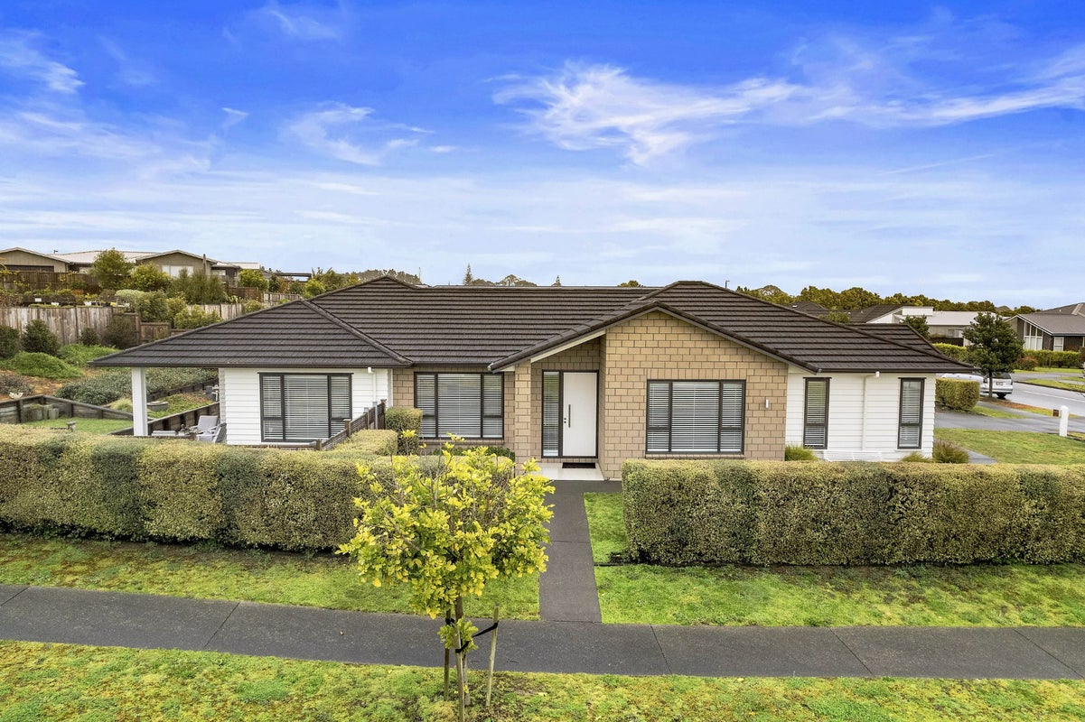 9 Karo Road, Beachlands, Auckland - Carousel 1