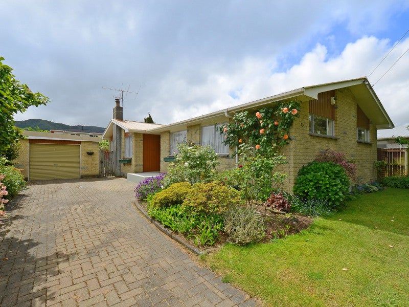1089 Fergusson Drive, Clouston Park, Upper Hutt - Carousel 1