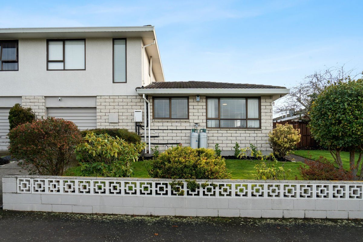 1A James Condon Place, Redwood, Christchurch - Carousel 1