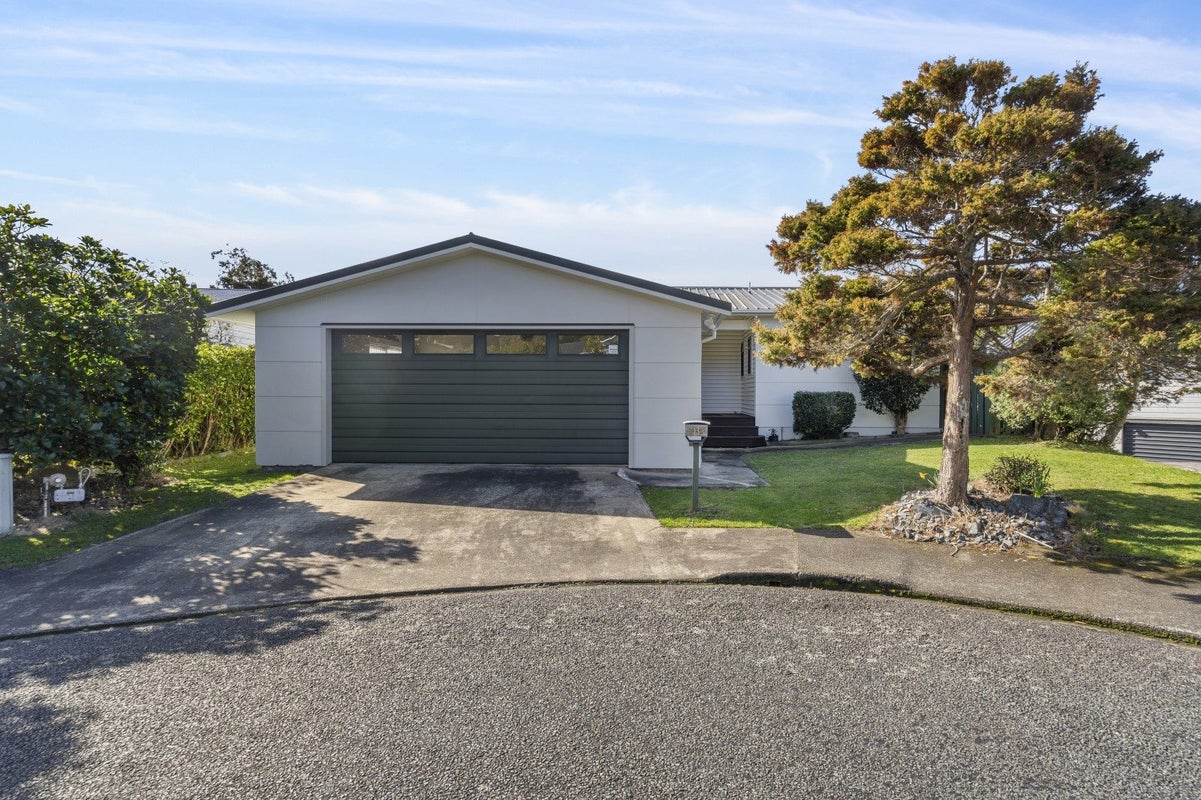 13 Chorley Grove, Churton Park, Wellington - Carousel 1