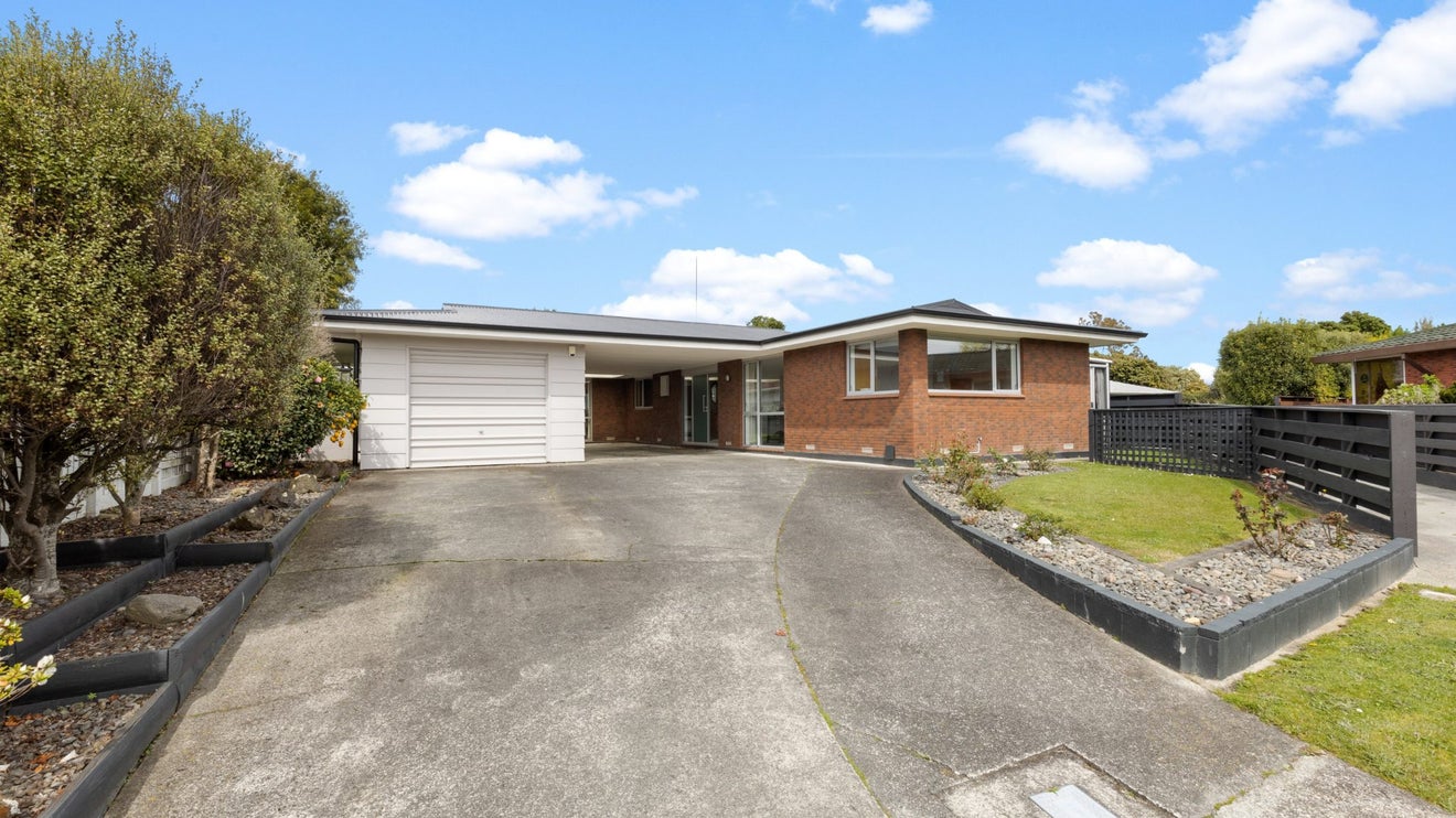 15 Mudgway Place, Awapuni, Palmerston North - Carousel 1