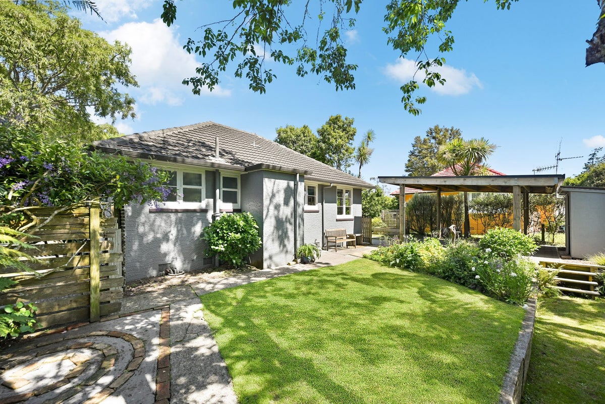 12 Stokes Crescent, Maeroa, Hamilton - Carousel 2