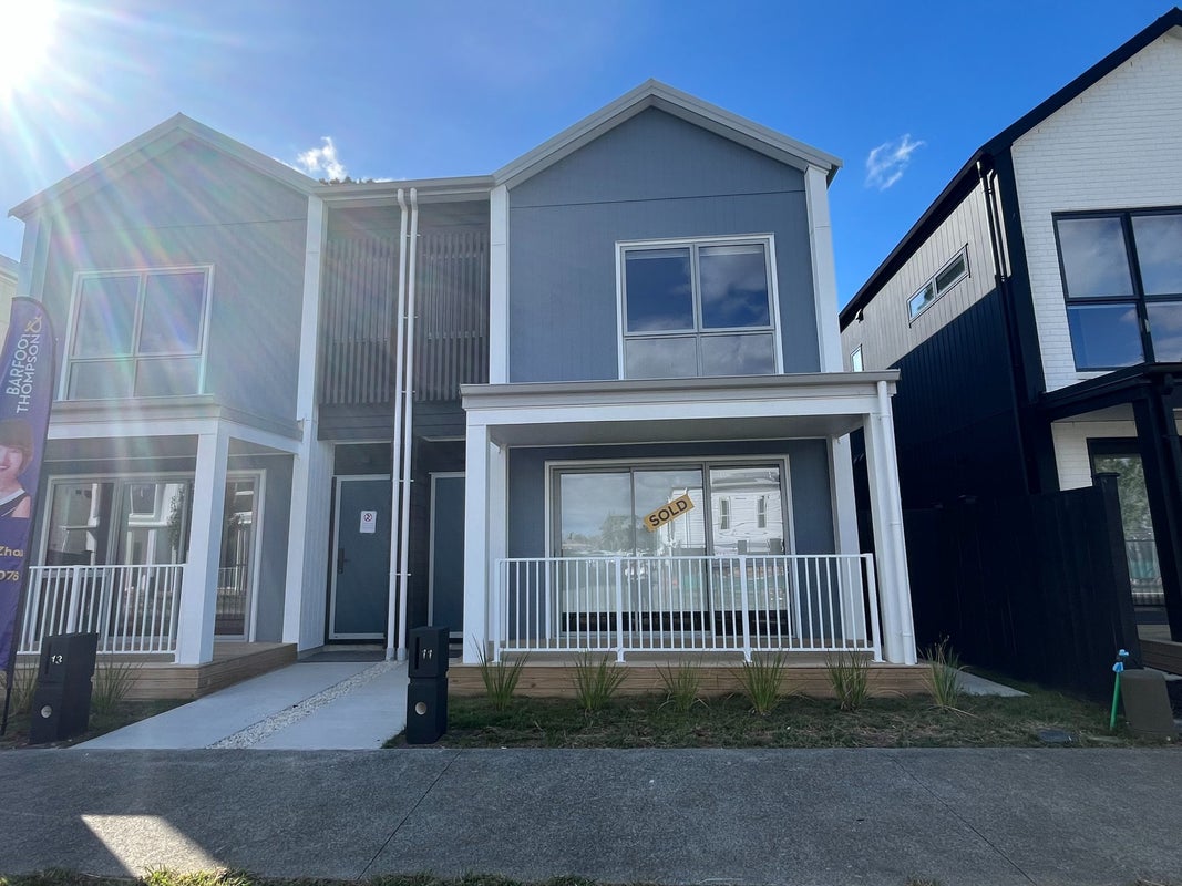 11 Yellow Pear Lane, Karaka, Papakura - Carousel 1