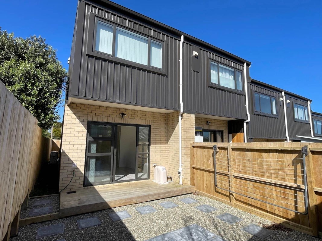 9/50 Newington Road, Henderson, Auckland - Carousel 1