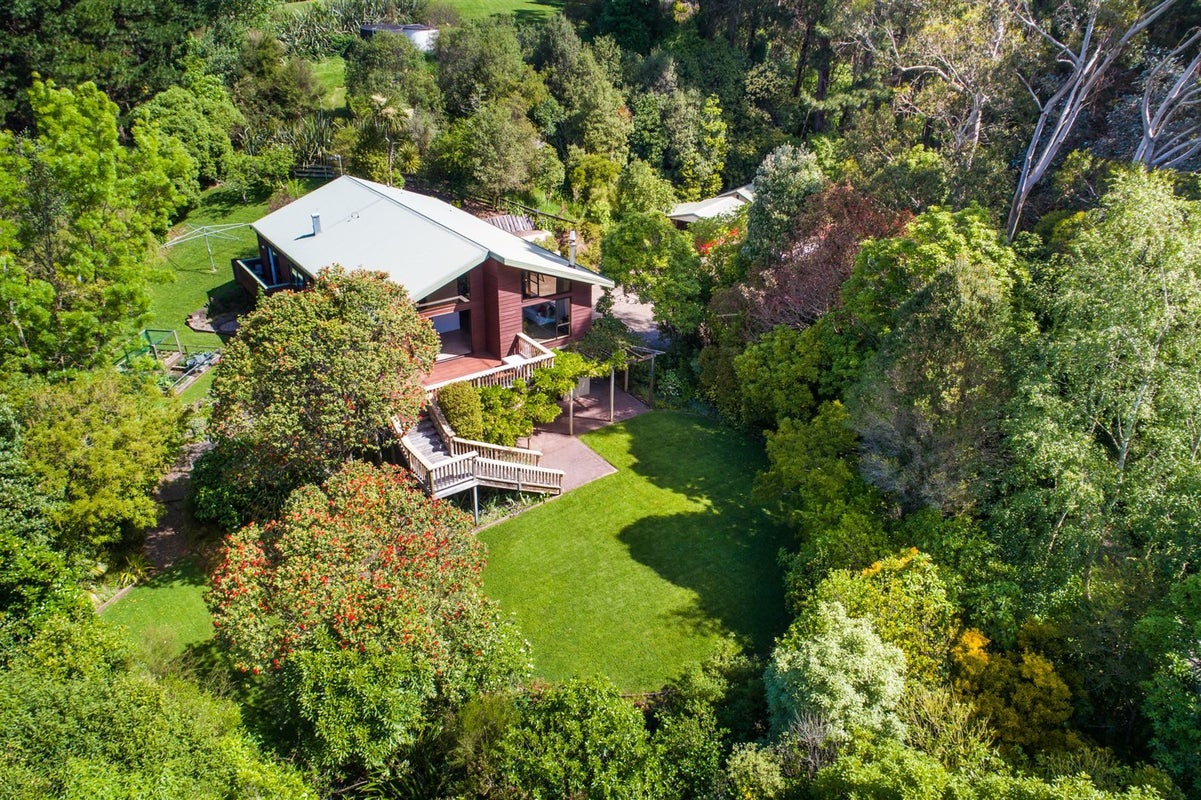 296 Aokautere Drive, Aokautere, Palmerston North - Carousel 1