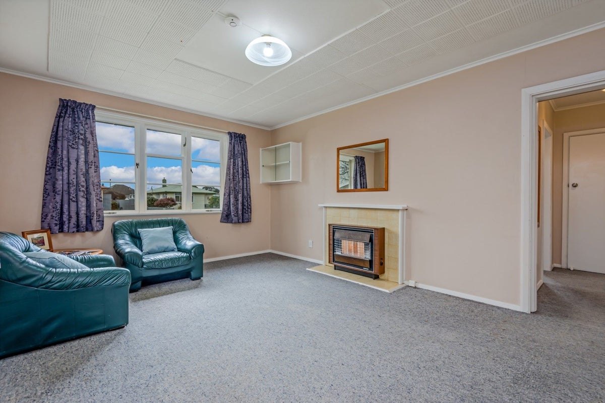 4 Forth Terrace, Roslyn, Palmerston North - Carousel 2