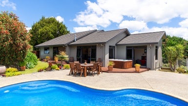 841 Owhiwa Road, Onerahi - Carousel 1