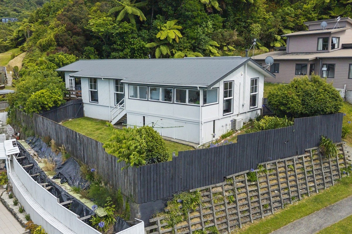 5 Picasso Grove, Belmont, Lower Hutt - Carousel 1