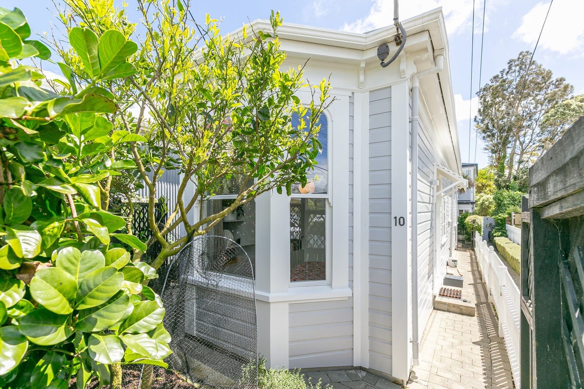 10 Carrington Street, Mount Cook, Wellington - Carousel 1