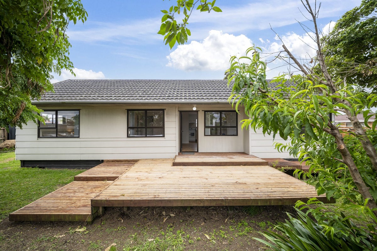 2/12 Edmund Hillary Avenue, Papakura, Papakura - Carousel 2