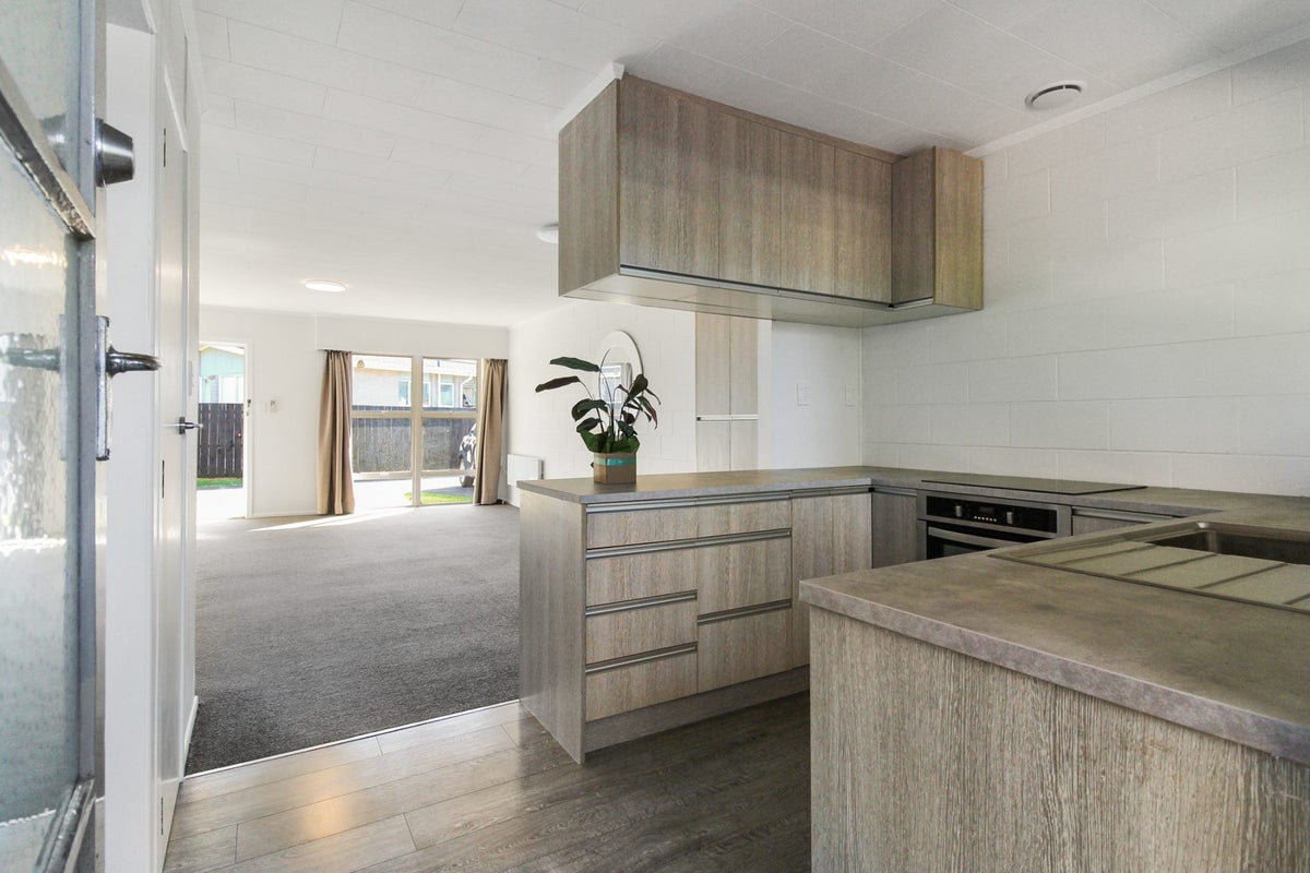 2/7 Mckenzie Road, Mangere Bridge, Auckland - Carousel 2