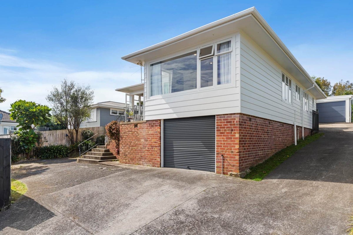 2/212 Moore Street, Howick, Auckland - Carousel 22