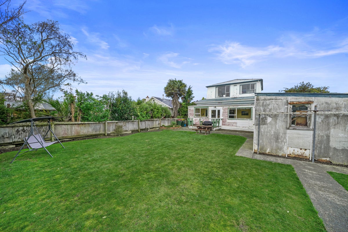 16 Bristol Square, Hutt Central, Lower Hutt - Carousel 1