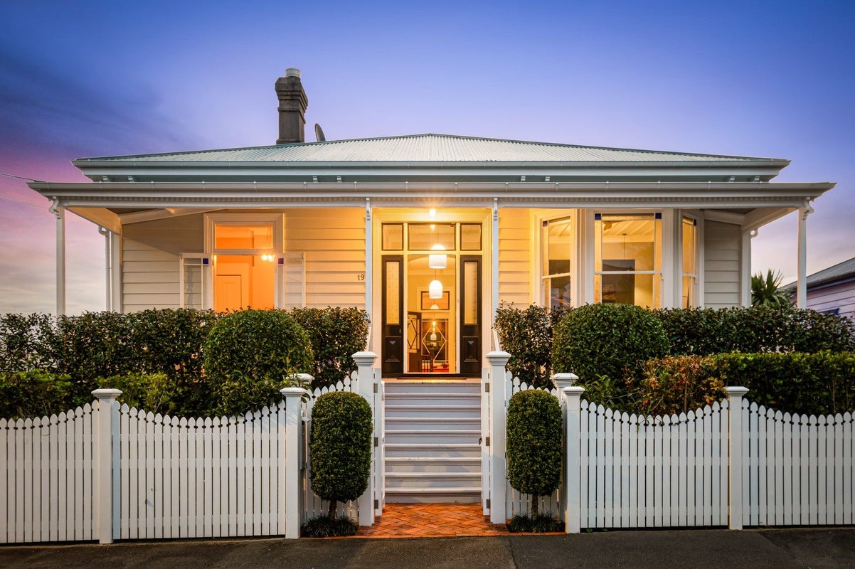 19 Buchanan Street, Devonport, Auckland - Carousel 1