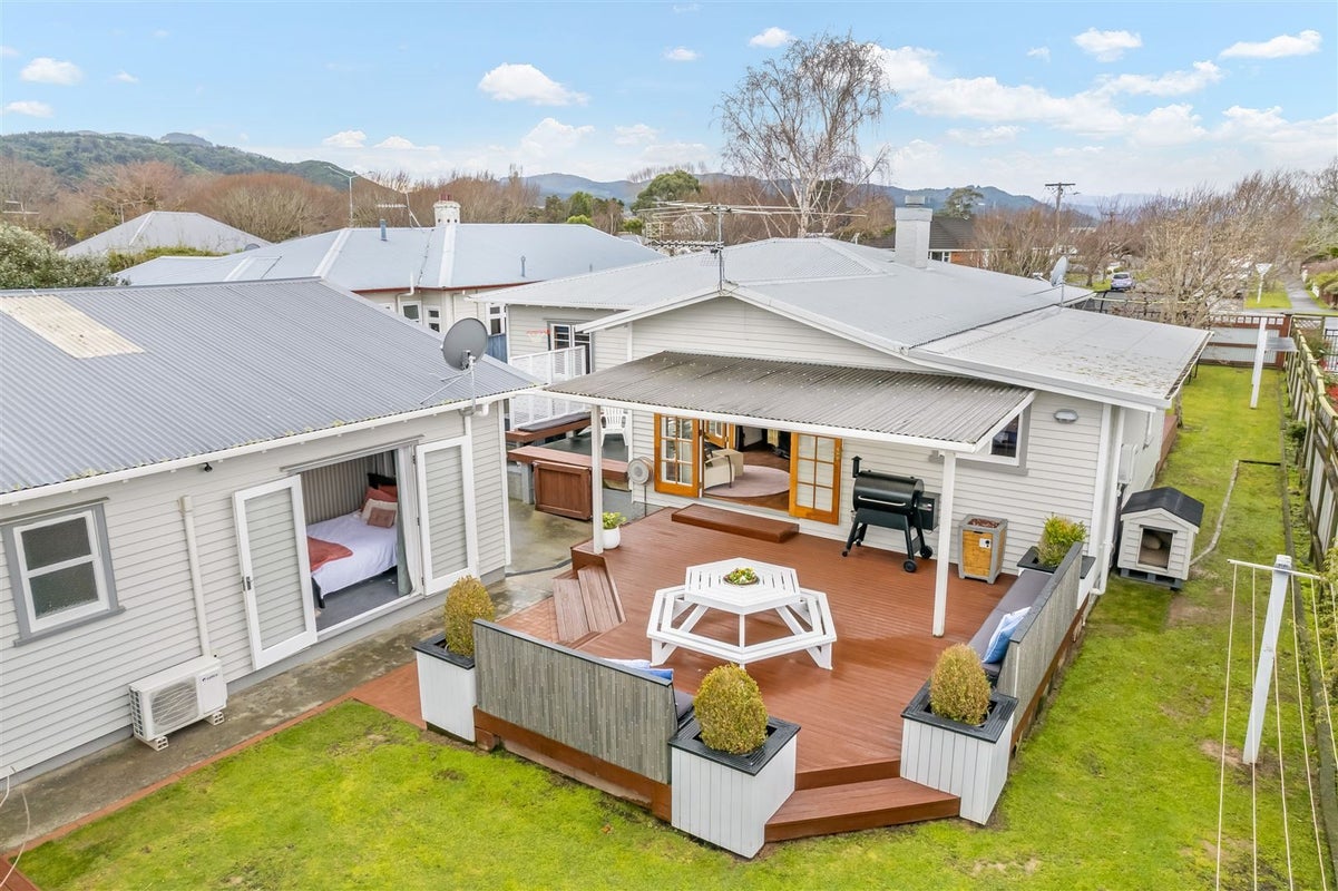 8 Sutherland Avenue, Silverstream, Upper Hutt - Carousel 1