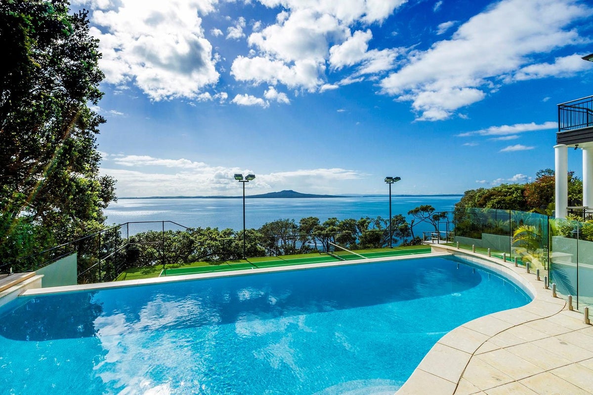 245 Beach Road, Campbells Bay, Auckland - Carousel 1