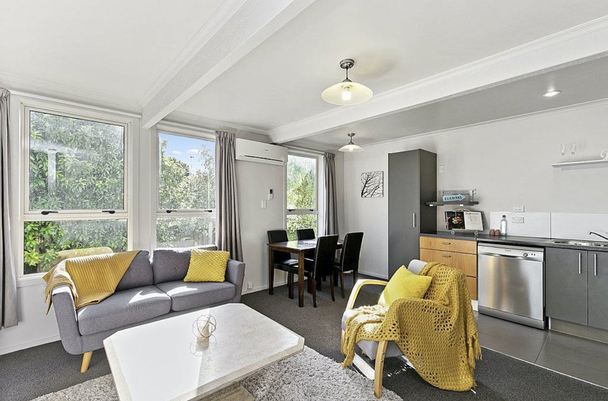 20 Lincoln Avenue, Tawa, Wellington - Carousel 1