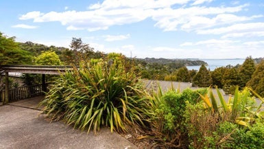98 Victory Road, Laingholm, Auckland - Carousel 1