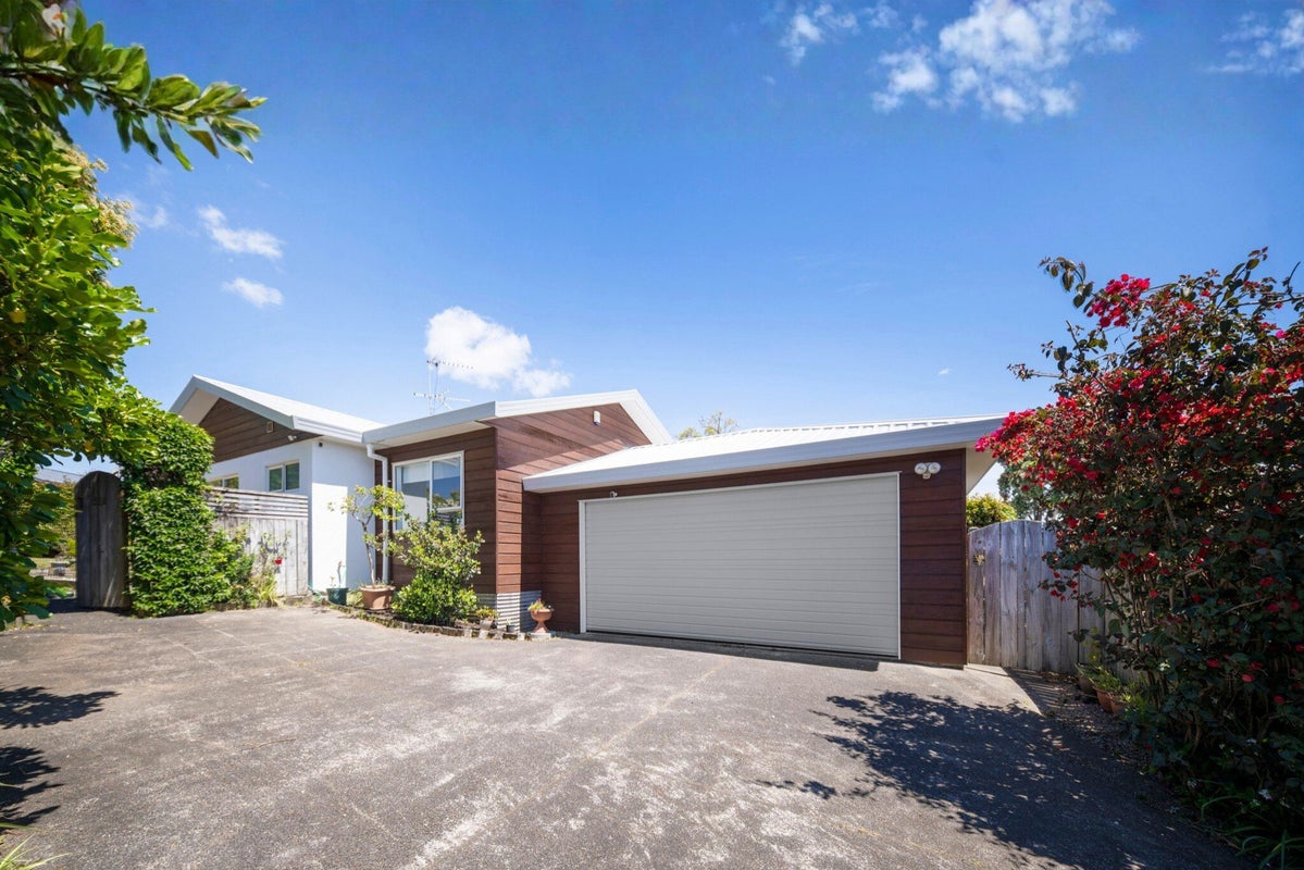 152A Hutchinson Avenue, New Lynn, Auckland - Carousel 1